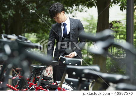 Marunouchi businessman 40897570