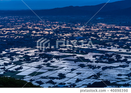 "Toyama prefecture" Dawn of a rice paddy field and Tonami plain of a watercolor "From Ouyoyama" "Toyama prefecture" Dawn of a rice paddy field and Tonami plain of a watercolor "From Ouyoyama" 40898398