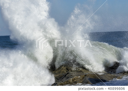 Wave 04 40899806