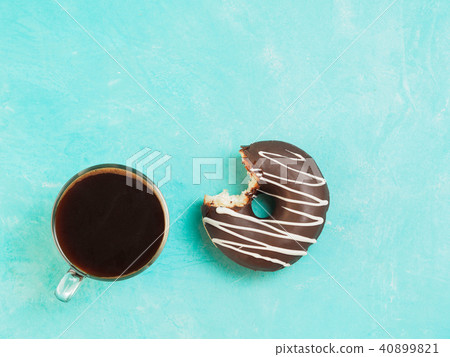 donuts on blue background , copy space, top view 40899821