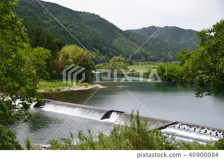 Settlement bridge upstream of the Shimanto River 40900084