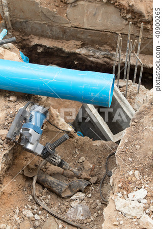 Repair the broken pipe 40900265