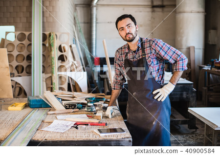 Carpenter working carefully looking at the plans Carpenter working carefully looking at the plans 40900584