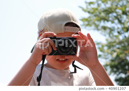 拍與照相機的男孩一張照片 40901207