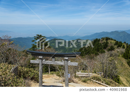從山頂俯瞰瀨戶內海和西條市景觀 40901988
