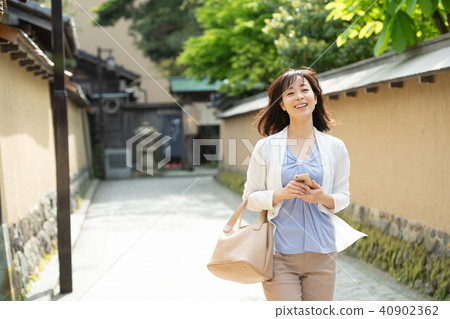 Middle women travel image 40902362