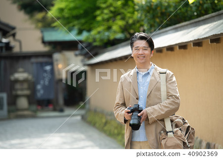 中間男性旅行圖像 40902369