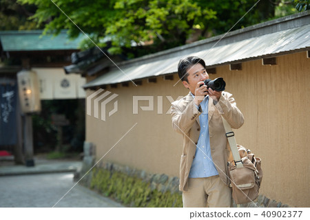 Middle male travel image Middle male travel image 40902377