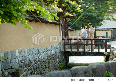 Middle couple travel image 40902382