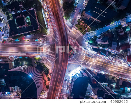 圓的交叉點夜視圖鳥瞰圖 圓的交叉點夜視圖鳥瞰圖 40902635