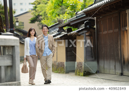 Couple travel image 40902849