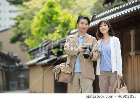 Middle couple travel image 40902853