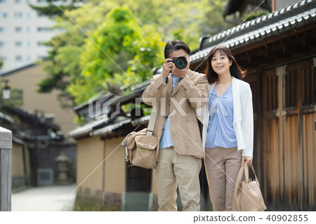 Middle couple travel image 40902855
