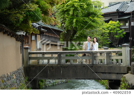 Middle couple travel image 40902859