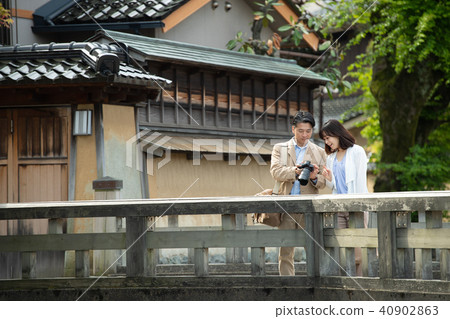 Middle couple travel image 40902863