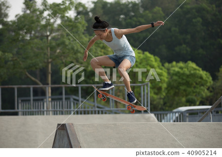 skateboarder skateboarding on skatepark ramp 40905214