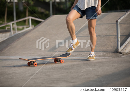 skateboarder skateboarding on skatepark skateboarder skateboarding on skatepark 40905217