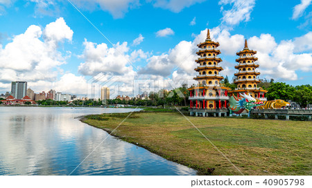 Dragon Tiger Tower + Lotus Pond 40905798