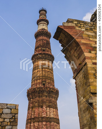 Qutb Minar and surrounding ruins, Delhi, India Qutb Minar and surrounding ruins, Delhi, India 40906304