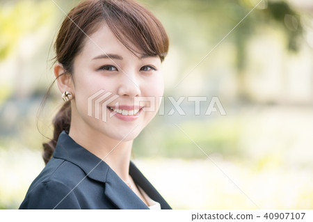 微笑女商人年輕日本女性 40907107