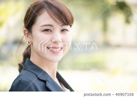 微笑女商人年輕日本女性 40907108