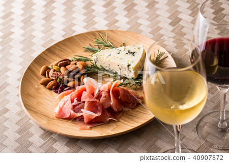 Wine and snacks Wine and snacks 40907872