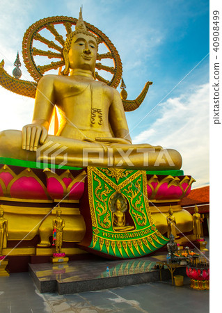 Big Buddha statue at Wat Phra Yai temple on Koh Samui, Thailand Big Buddha statue at Wat Phra Yai temple on Koh Samui, Thailand 40908499
