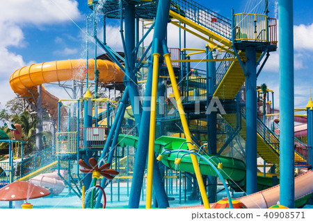 water slides and fountains in aquapark 40908571