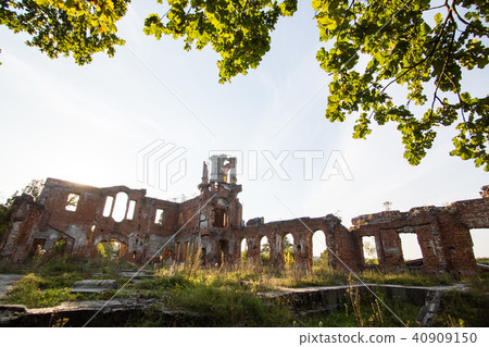 Ruins of an ancient castle in Deneshi 40909150