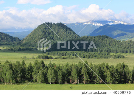View of the mountain village of Elo, Altai, Russia 40909776