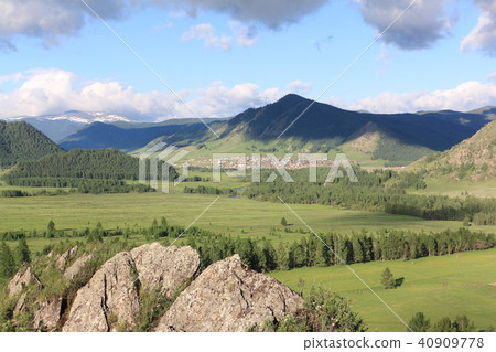 View of the mountain village of Elo, Altai, Russia 40909778