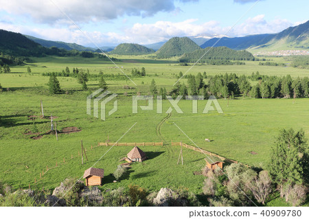 View of the mountain village of Elo, Altai, Russia View of the mountain village of Elo, Altai, Russia 40909780