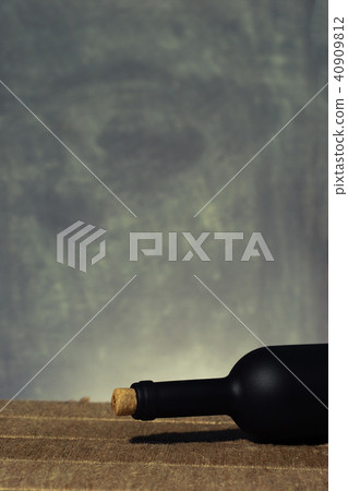 Glass of wine A black bottle of red wine on a wood Glass of wine A black bottle of red wine on a wood 40909812