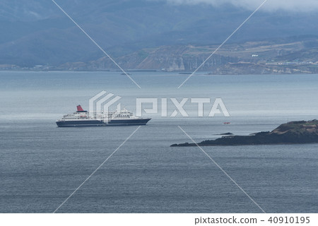 Shooting landscape of a luxury passenger liner anchored at the sea of Kamomee Island in Esashi, Hokkaido 40910195