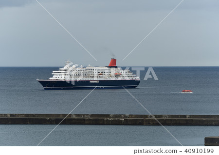Shooting landscape of a luxury passenger liner anchored at the sea of Kamomee Island in Esashi, Hokkaido 40910199