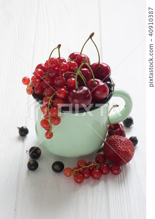 Different kinds of berries in enamel tea cup Different kinds of berries in enamel tea cup 40910387