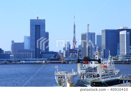 Harumi Passenger Terminal Ship and Tokyo Tower Harumi Passenger Terminal Ship and Tokyo Tower 40910410