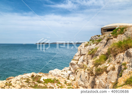 Rocky coast with shelter in Rovinj. 40910686