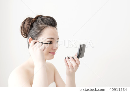 Beauty image of eye make up young woman Beauty image of eye make up young woman 40911384