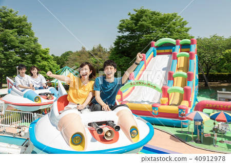 Amusement Park People Gender 40912978