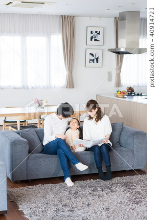 Young family, picture book, let's read 40914721