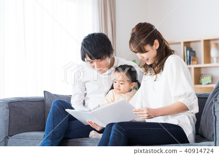 Young family, picture book, let's read 40914724