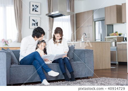 Young family, picture book, let's read Young family, picture book, let's read 40914729