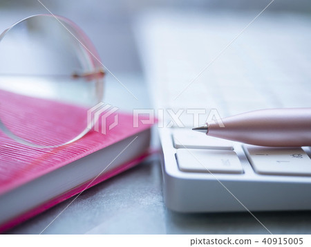 商業形象·筆記本·PC·眼鏡·女性 商業形象·筆記本·PC·眼鏡·女性 40915005