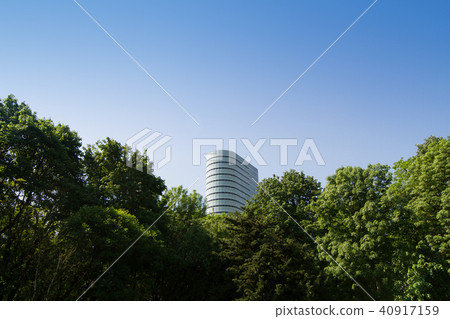 office skyscraper building next to a green park 40917159