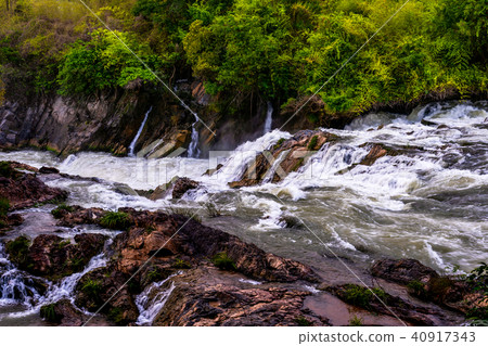 Don Pha Pheng Waterfall, Laos 40917343
