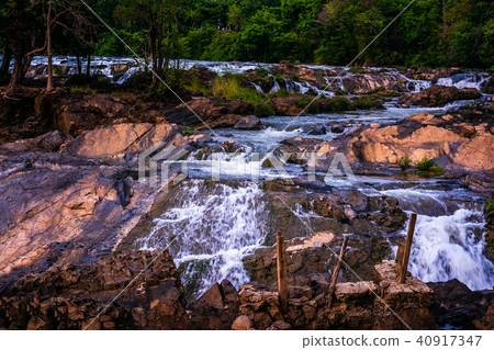 Don Pha Pheng Waterfall, Laos Don Pha Pheng Waterfall, Laos 40917347