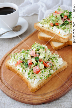 Sandwich for breakfast 40918322