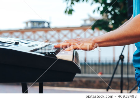The guy plays the electronic piano The guy plays the electronic piano 40918498