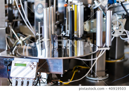 Labelling device at modern winery close 40919503